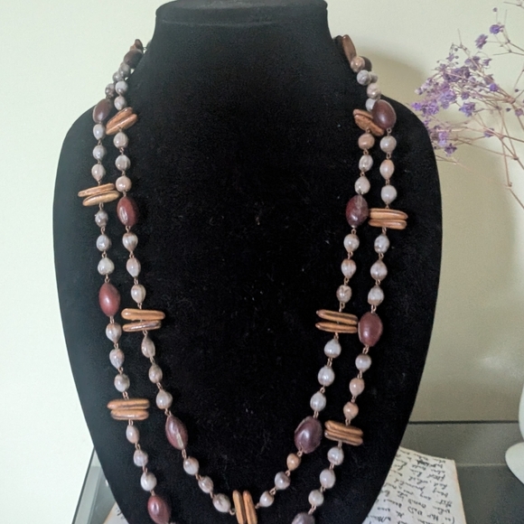 Elegant Multi-Color Beaded Necklace - Picture 4 of 10